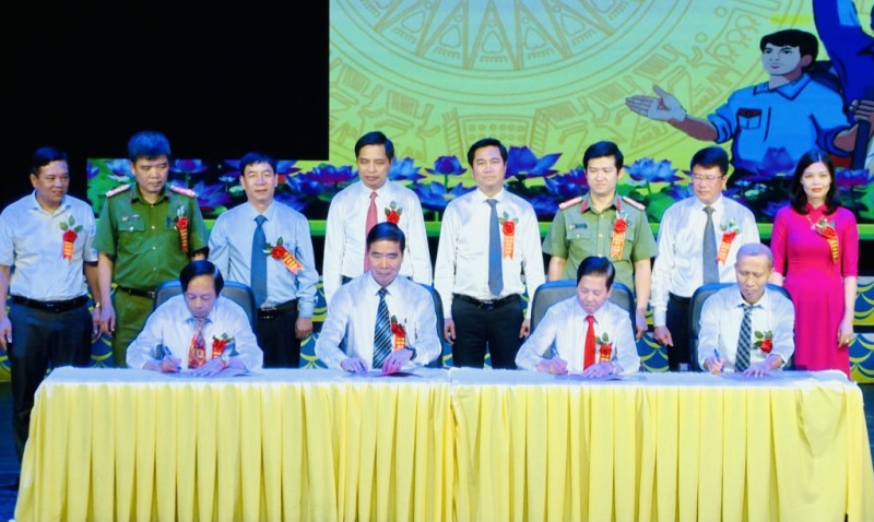 Chủ tịch UBND tỉnh dự Ngày hội Toàn dân bảo vệ an ninh Tổ quốc tại phường Hồng Gai (TP Hạ Long)