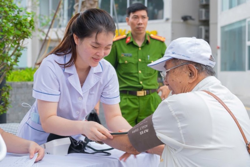  Trạm Y tế phường Hồng Gai triển khai công tác chăm sóc sức khỏe ban đầu cho người cao tuổi trên địa bàn phường năm 2024