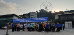 Phường Hồng Gai,  phường Cao Thắng, Liên đoàn Lao động Thành phố ra quân tổng vệ sinh môi trường