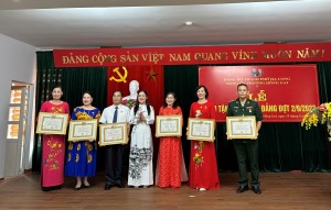 Đảng ủy phường Hồng Gai tổ chức lễ trao tặng Huy hiệu Đảng đợt 2/9/2023