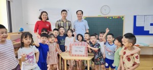 Lãnh đạo phường Hồng Gai thăm, tặng quà nhân ngày Quốc tế Thiếu nhi 1.6 .