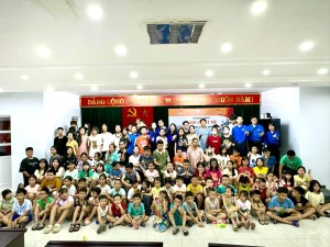 Đoàn Thanh niên Phường phối hợp cùng CLB Sinh viên tình nguyện trường Đại học Hạ Long tổ chức sinh hoạt hè cho thanh thiếu nhi trên địa bàn phường 