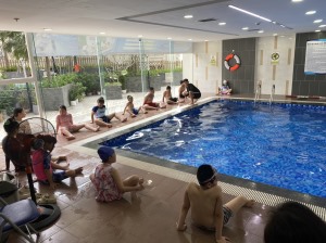 Ban Chỉ đạo hoạt động hè phường Hồng Gai mở lớp dạy bơi cho học sinh trong dịp hè góp phần phòng, chống đuối nước ở trẻ em