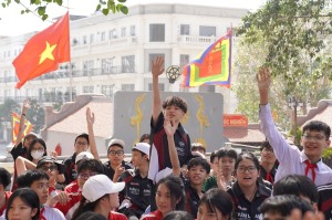 Trường TH, THCS và THPT Văn Lang tổ chức học tập trải nghiệm ngoại khóa cho học sinh khối 8 tại Di tích lịch sử - văn hóa Đền Đức Ông Trần Quốc Nghiễn, phường Hồng Gai